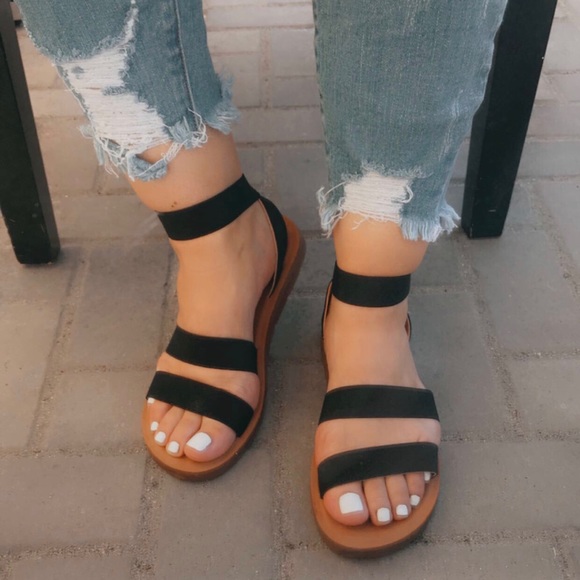comfortable black sandals for walking